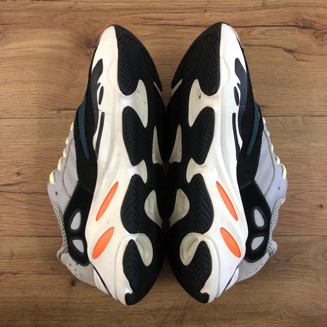 Adidas yeezy 700 wave runner restock hotsell