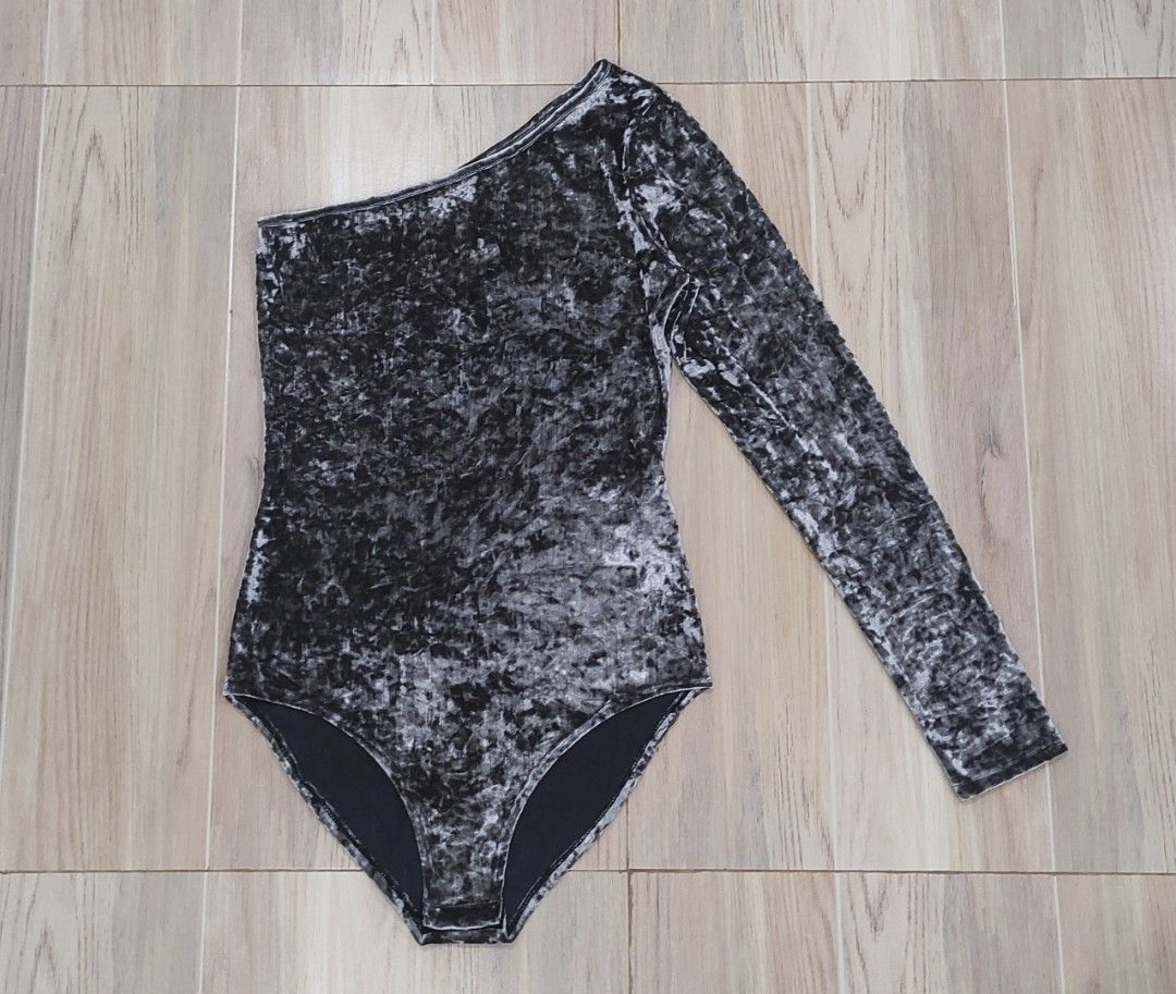 Authentic Zara bodysuit crop dress (Category: Blouses) located in Echague. Submitted by stuffstoletgo (Listing ID 1242386704, Image 2). Description: Authentic Zara bodysuit velvet with one side design best fit s-m (S on tag) 280 only!.