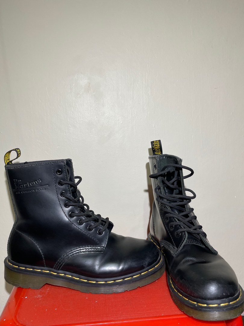 Used black hotsell doc martens