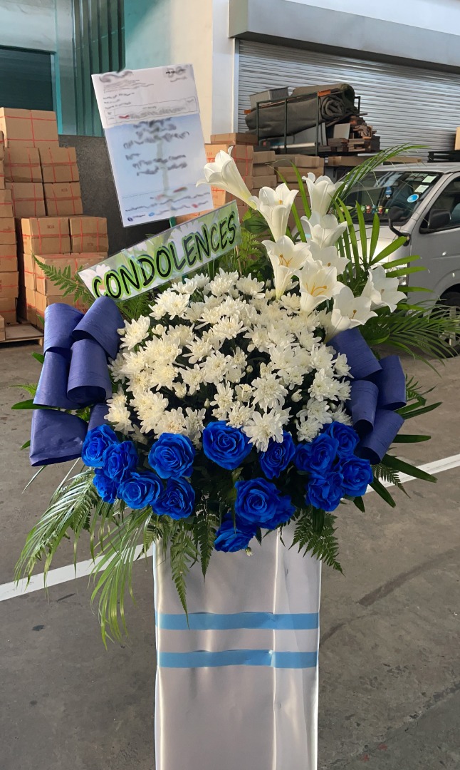 Bleu Wreath Condolence Wreath (Funeral Flowers), Hobbies & Toys