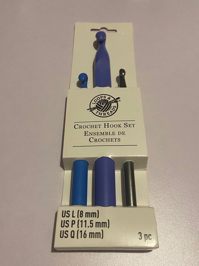 BNWT! Plastic Crochet Hook Set by Loops & Threads, L/P/Q, Design