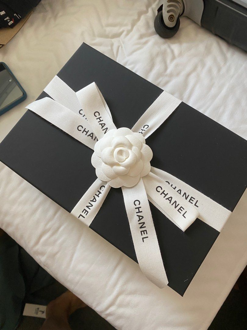🔥2022 Chanel 新金球黑金Hobo Bag, 名牌, 手袋及銀包- Carousell