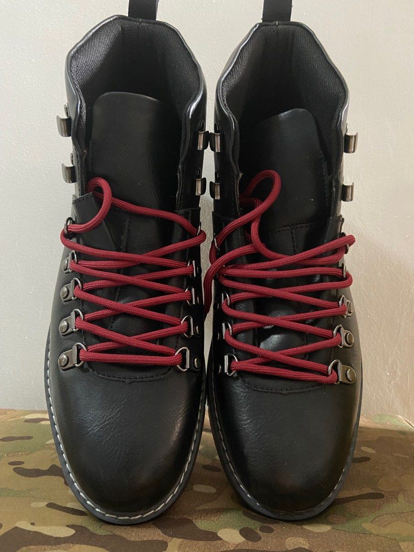 Club room boots top