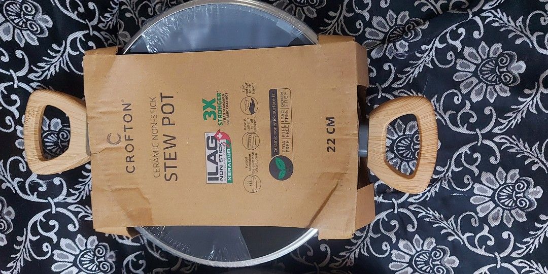 Crofton non stick stew pot - 22cm (Category: Cookware & Accessories) located in Quezon City. Submitted by tinanemis (Listing ID 1242345072, Image 3). Description: Crofton non stick stew pot with Glass Lid . This non stick coating pot requires a minimum oil, fat or butter ensuring you cook healthy meals without the addition of extra calories. Safe for gas, induction, electric stove and dishwasher. Size: 22cm Color available: Cream and Black marble