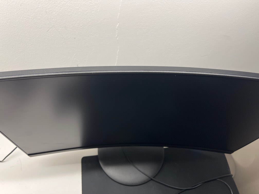 CURVED PRISM MONITOR EXCELLENT FOR CHILDREN (roblox/valorant/fortnite