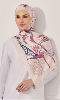 dUCk Blooming Paraside Shawl in Ivory