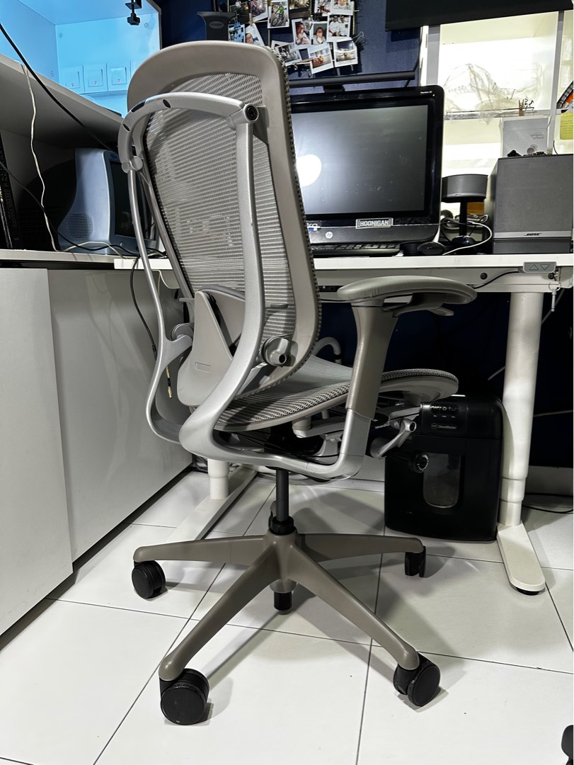 Flagship Okamura contessa ergonomic office chair dark grey , Furniture