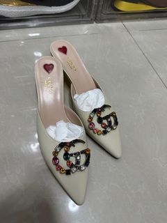 Gucci leather mules 37