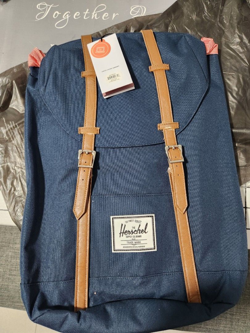 Herschel on sale retreat size