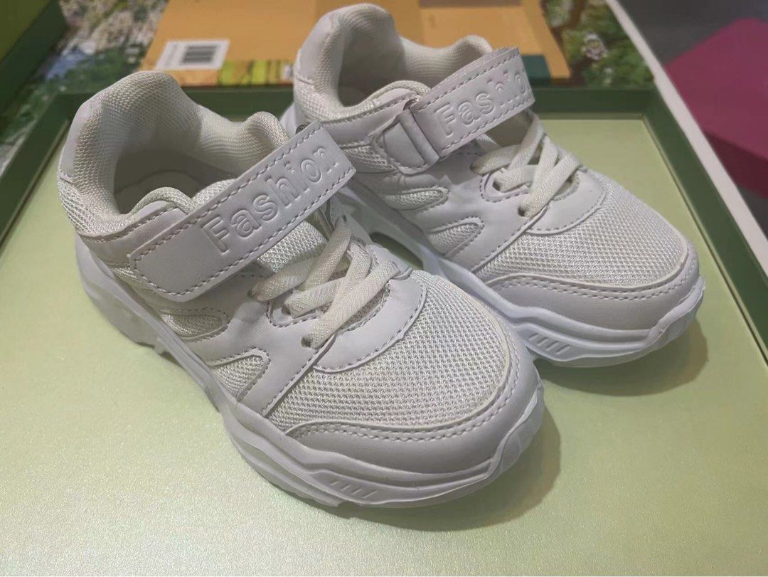 White shoes size deals 11