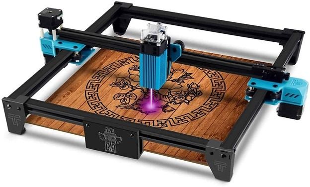 LASER ENGRAVING MACHINE TT5.5S (Category: Printers, Scanners & Copiers) located in Caloocan City. Submitted by 09263834248 (Listing ID 1242431568, Image 2). Description: *Laser source: LD+FAC+C-Lens technology, the spot is as small as 0.08mm, engraving works are more delicate. *Laser Power: 5.5w *Input Power: 40w *Laser Wavelength: 445 ± 5nm *Engraving Accuracy: 0.1mm *Engraving Speed: 10000mm / min *Software Support System: MAC, Windows *Machine