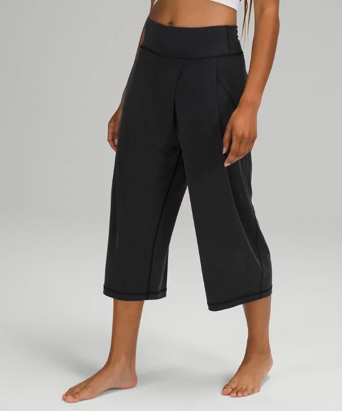 Lulu crop pants 2025