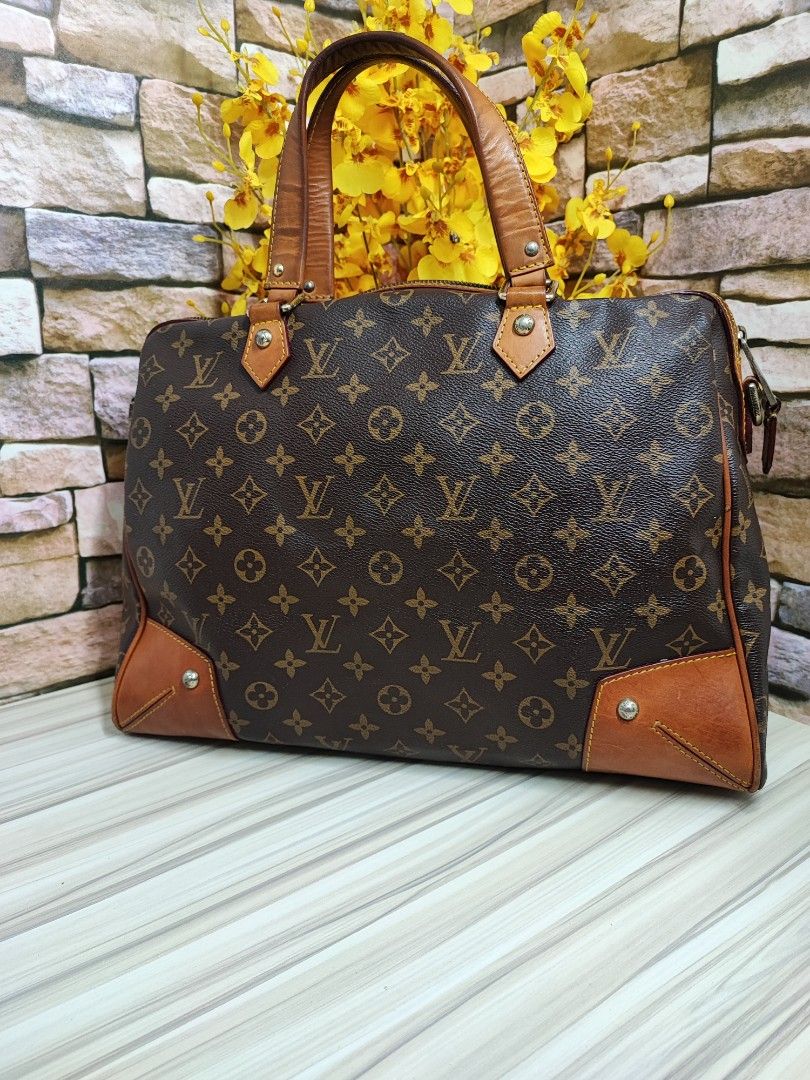 Beg tangan wanita LV, Women's Fashion, Bags & Wallets, Purses & Pouches on  Carousell