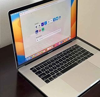 MacBook Pro 2017 15 inch i7 / 16GB / 500GB / Dual Graphics