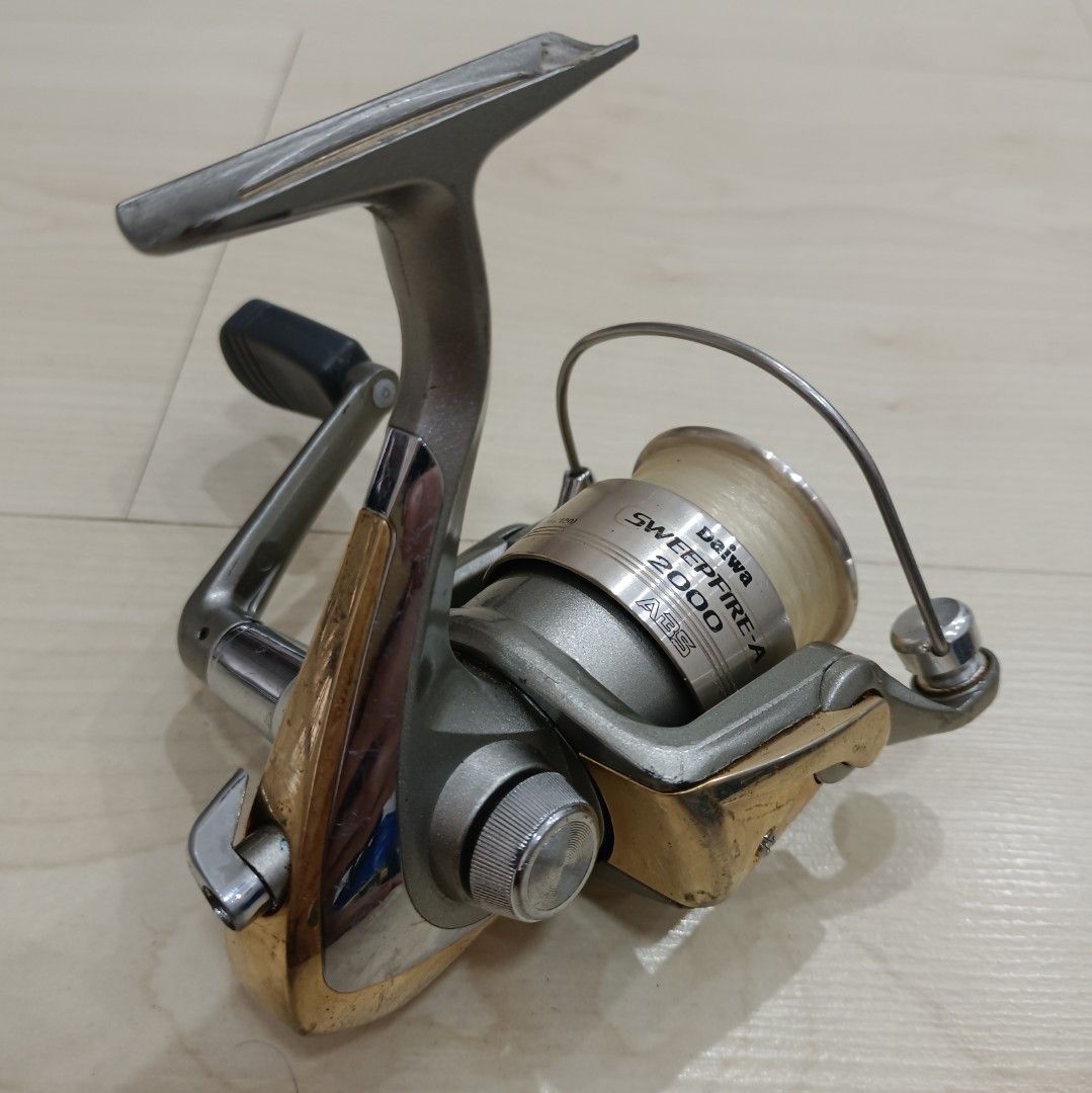 Mesin Pancing Kekili Daiwa Sweepfire -A 2000 Spinning Fishing Reel, Sports  Equipment, Fishing on Carousell