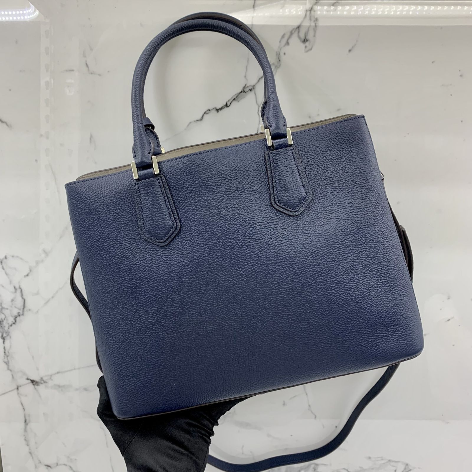 Michael kors navy hotsell blue shoulder bag