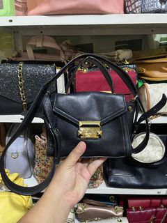 (Category: ) located in . Submitted by Cares.Shoppe (Listing ID 1242439252, Image 1). Description: .