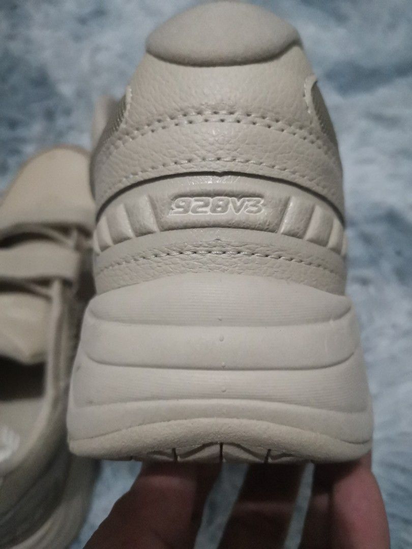 NEW BALANCE 928v3 hook and loop on Carousell
