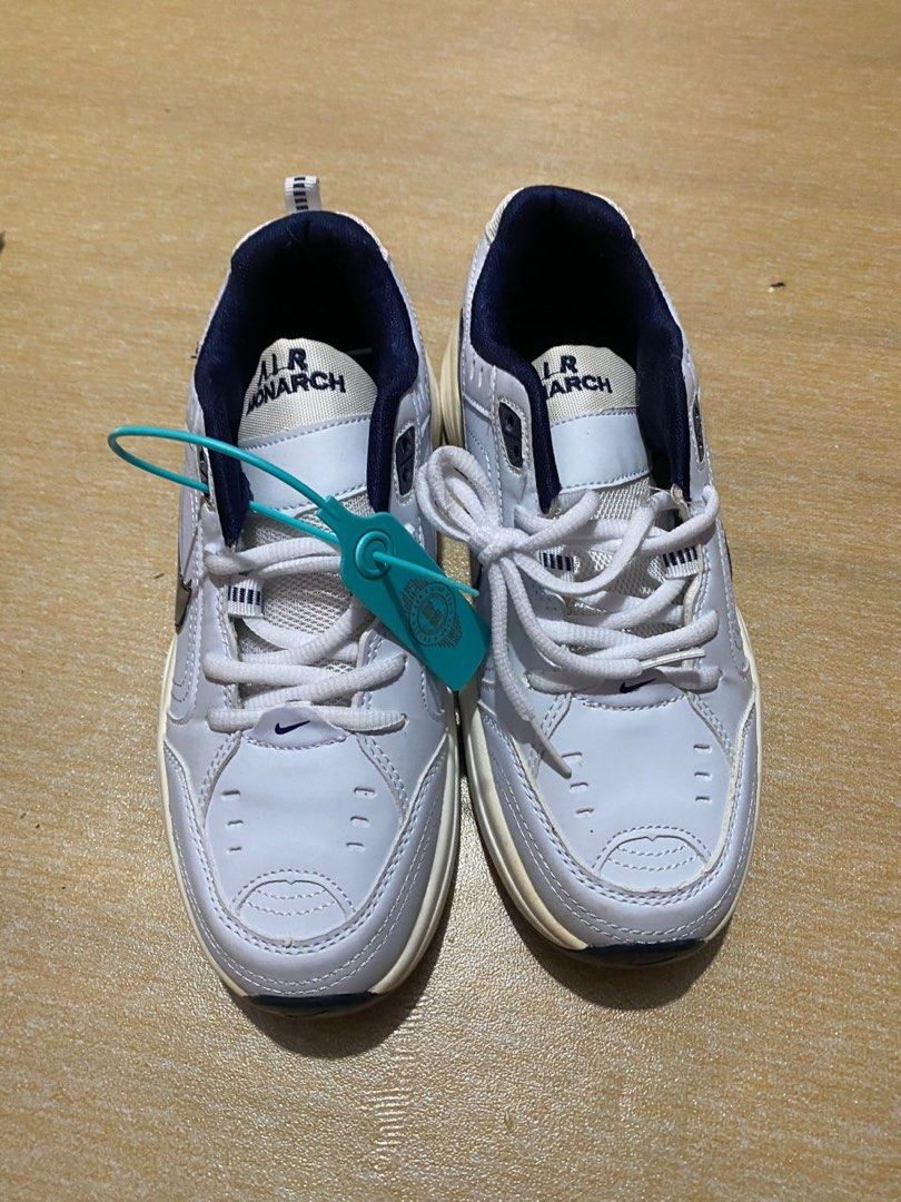 nike air monarch women's
