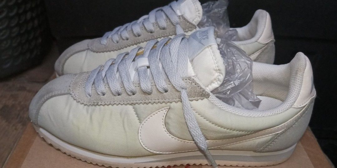 Nike cortez platinum discount