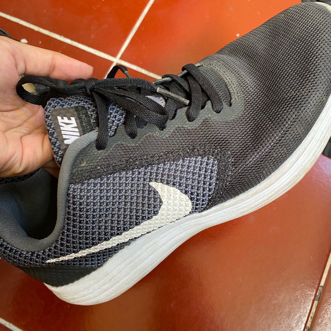 nike revolution 3 original