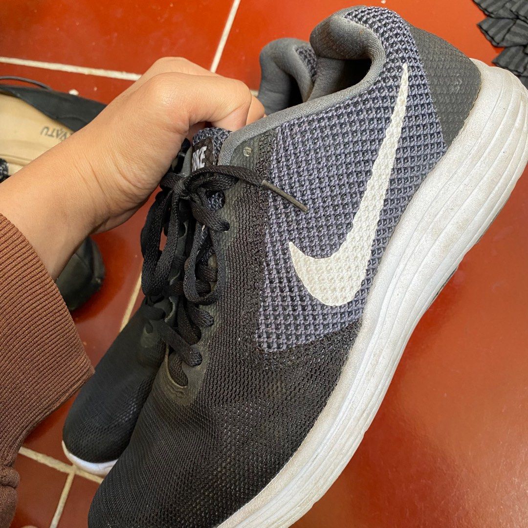nike revolution 3 original