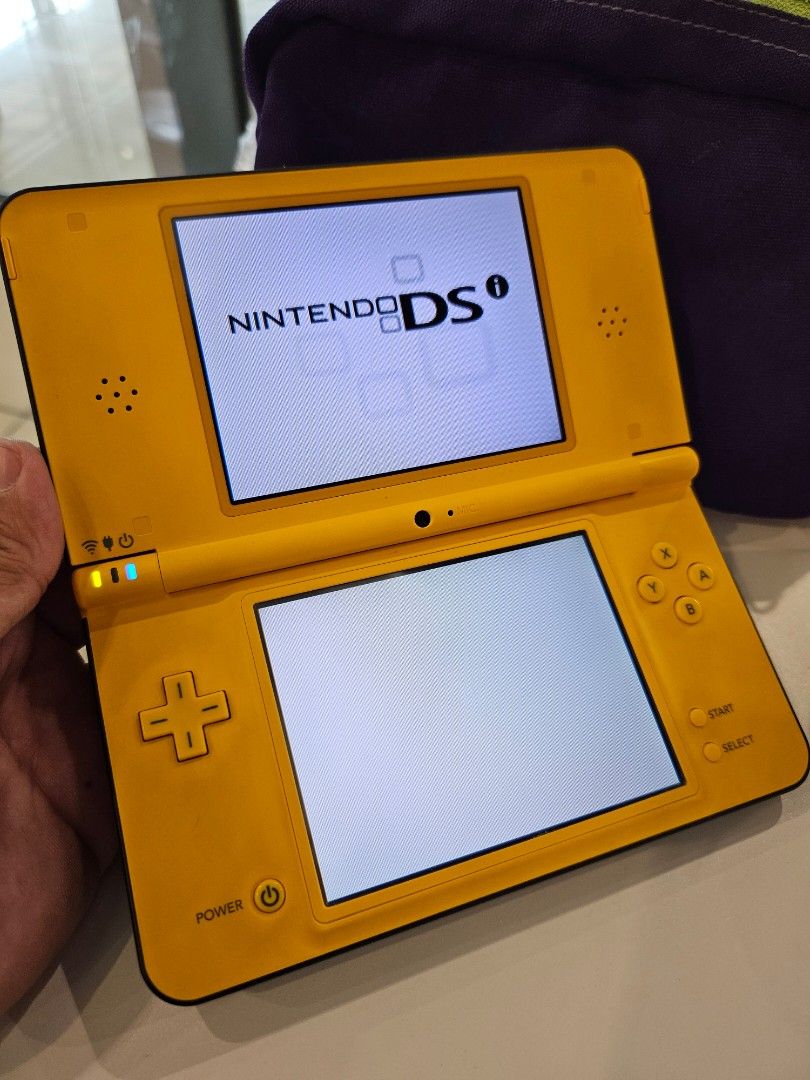 Nintendo DSi LL - 携帯用ゲーム本体