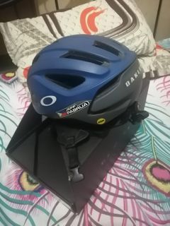 Oakley ARO 3 MIPS Helmet