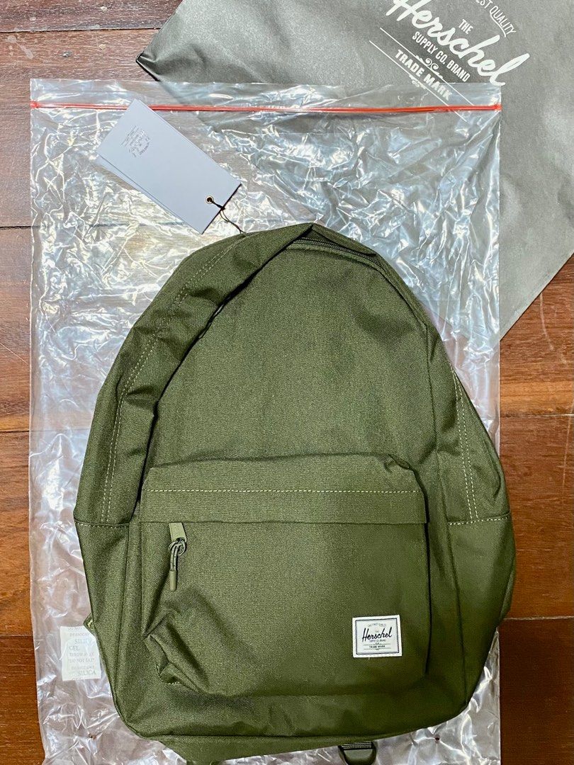 Authentic Herschel Classic Backpack 24L in Ivy Green Men s Fashion Bags Backpacks on Carousell
