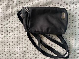 PACSAFE ANTI THEFT TECH CROSSBODY BAG - BLACK