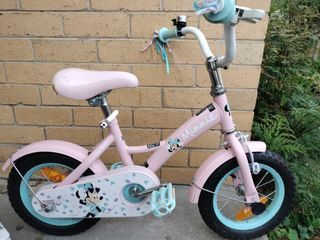 Pink girl 's Bike