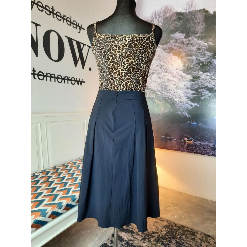 Knee length skirt with zippers online