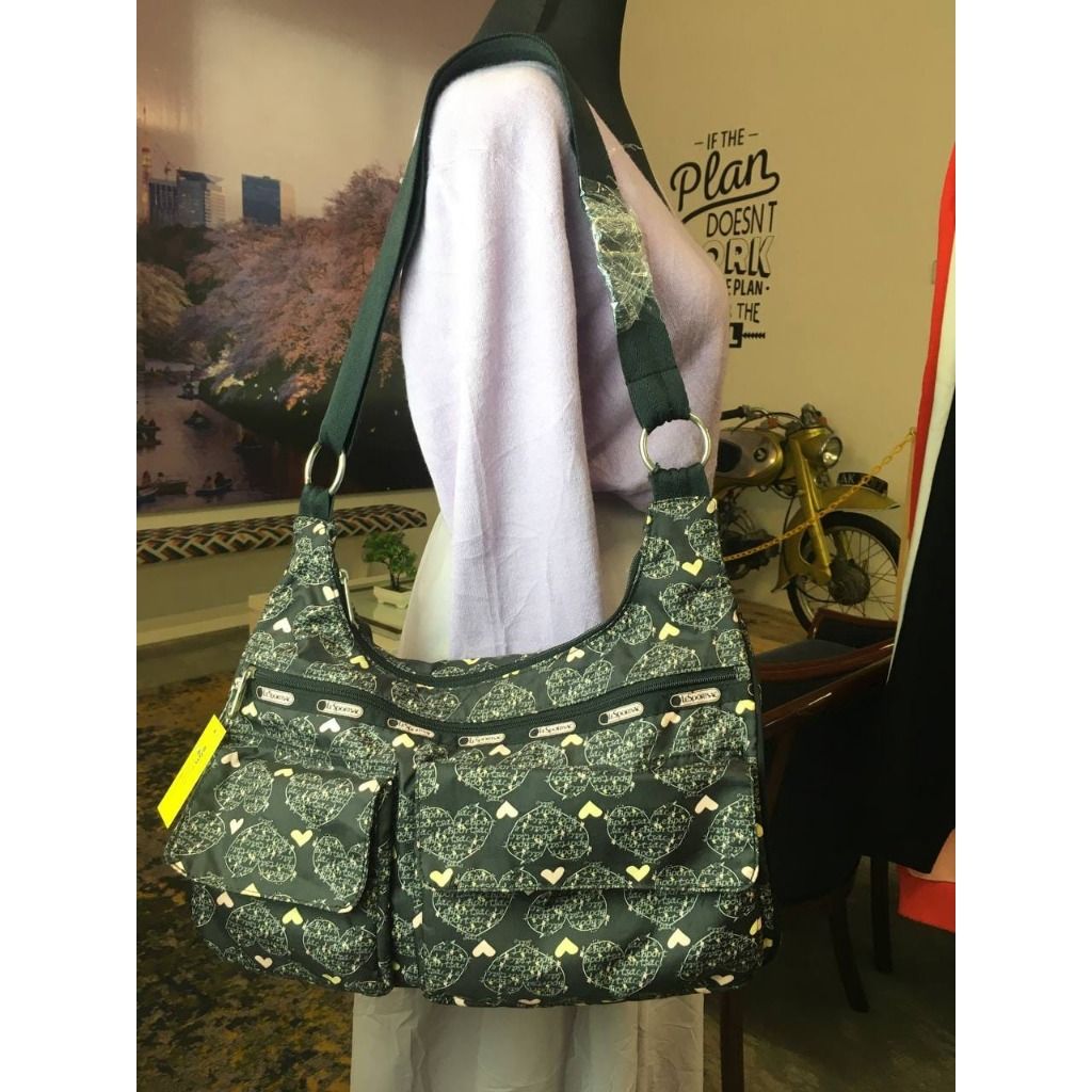 PRELOVED LESPORTSAC CLASSIC HOBO CROSSBODY HEART SHAPE Men s