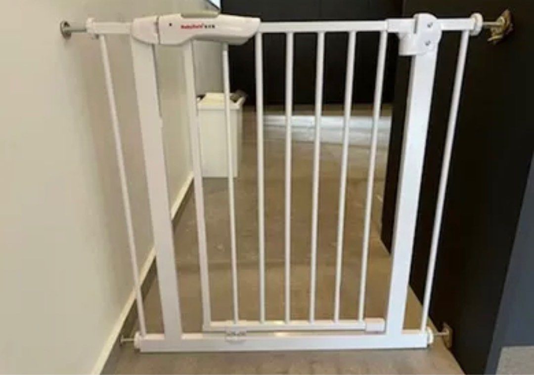 Retractable baby sales gate 200cm