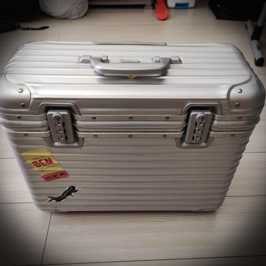 Rimowa pilot (停產款), 興趣及遊戲, 旅行, 旅遊- 行李箱- Carousell