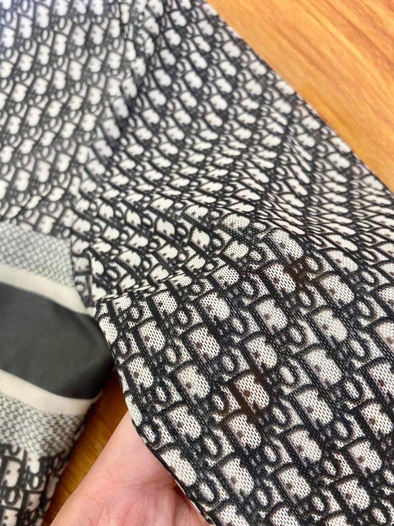 Sexy Backless Rashguard, Women's Fashion, Swimwear, Rash guard on Carousell