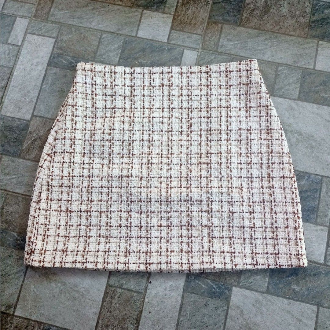 Shein Motf Tweed Premium Skirt (Category: Skirts) located in Calapan. Submitted by kyowtown2 (Listing ID 1242520421, Image 2). Description: ‼️LEARN TO READ‼️LAST PRICE POSTED ‼️ ✨ waist:32" ; length: 17.5 (laid flat) ✨worn an hour for a school event (no flaws so good as new) ✨bought directly fr the app ✨payment is thru gcash or bdo ✨rfs: decluttering + need additional funds for tuition fee ✨reservation may only vary for 1-3 days.