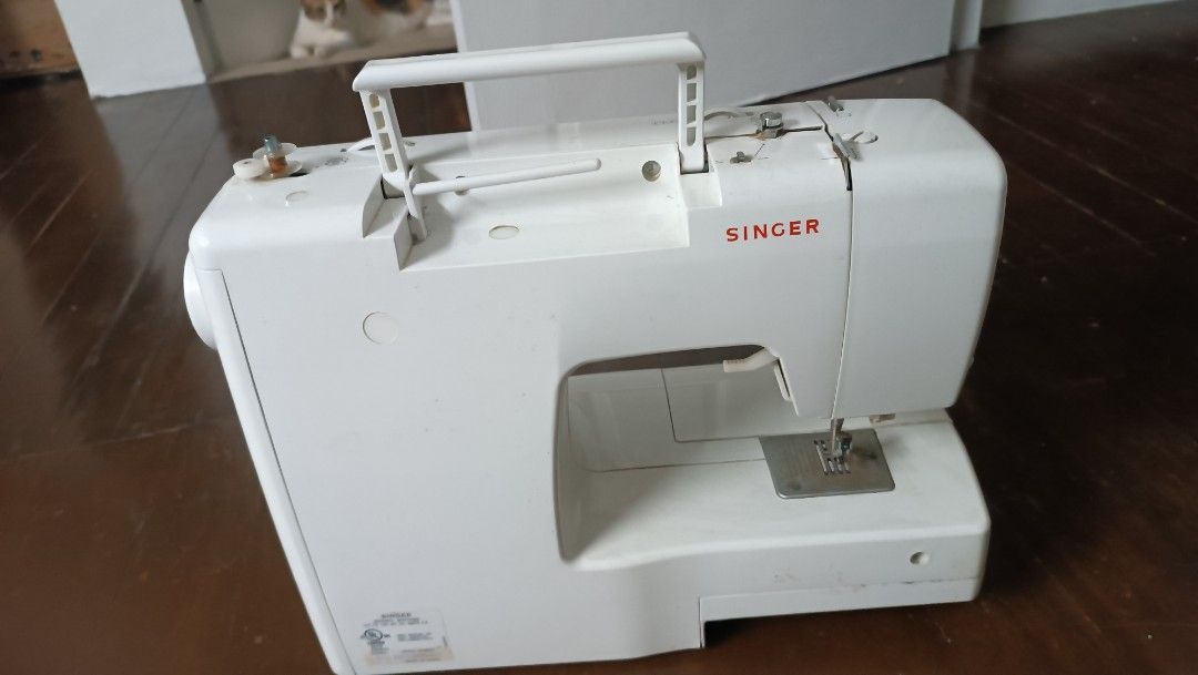 Singer sewing machine Model e99670, TV & Home Appliances, Other Home