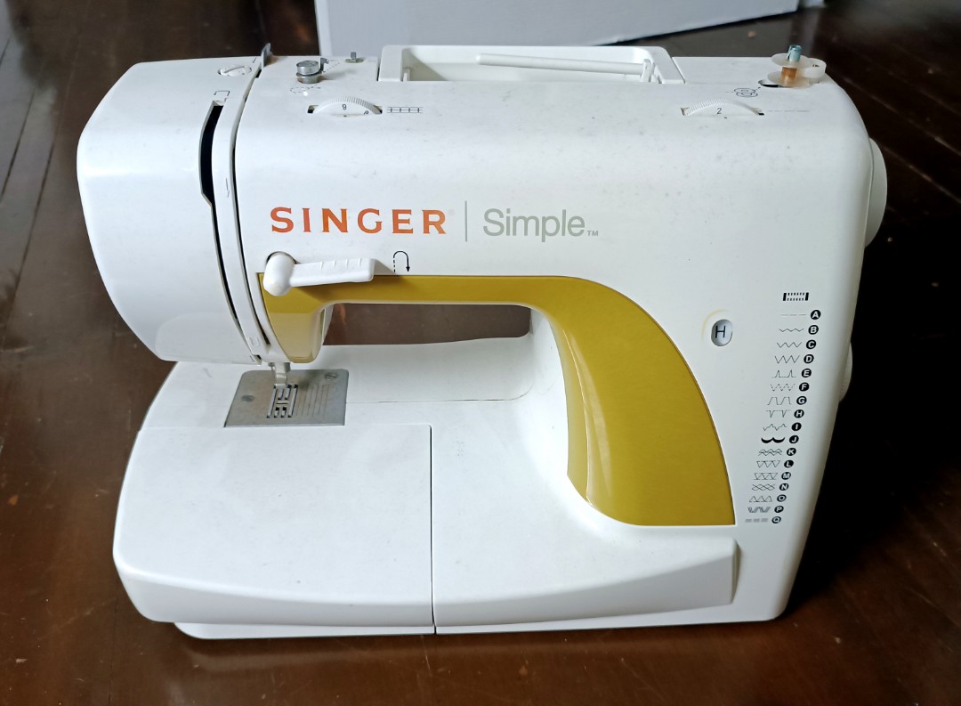 Singer sewing machine Model e99670, TV & Home Appliances, Other Home