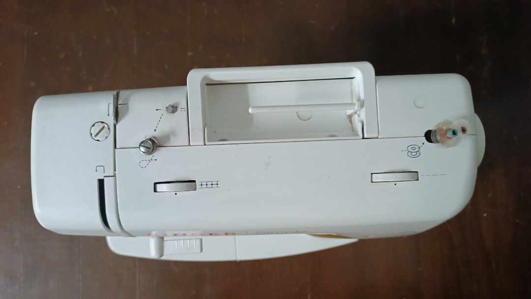 Singer sewing machine Model e99670, TV & Home Appliances, Other Home