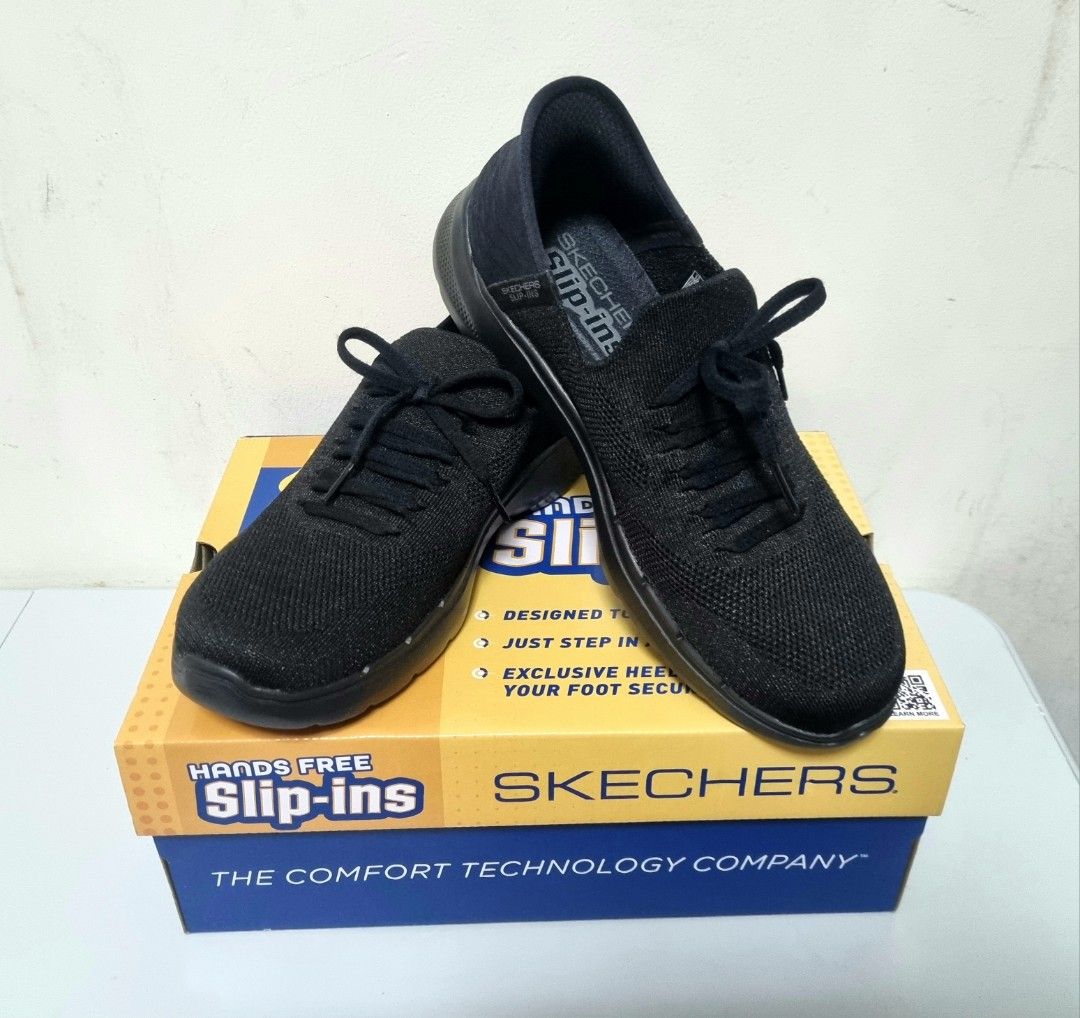 All black sales slip on skechers