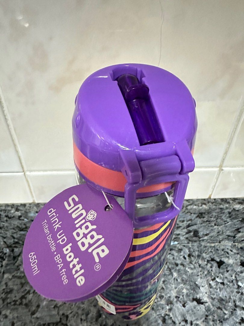 Smiggle water bottle 650ml, Furniture & Home Living, Kitchenware & Tableware, Water Bottles