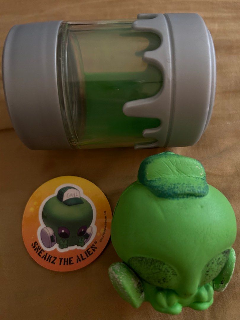 Squishy Green Alien*tbx (Category: Designer & Blind Box Toys) located in Pasig City. Submitted by mixpicks (Listing ID 1242394007, Image 2). Description: High Quality Container.