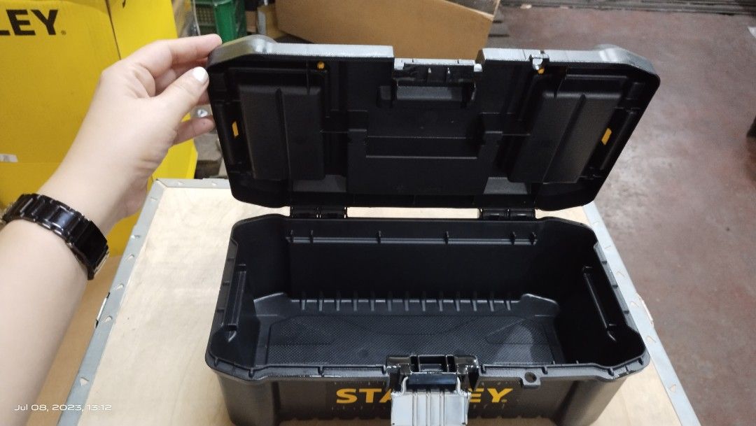 Stanley tool box metal latch 75-515 size 12.5" (Category: Home Improvement Tools & Accessories) located in Manila. Submitted by bernaatit (Listing ID 1242520399, Image 3). Description: Load capacity 4kg width 32cm (12.6" ) height 18.8cm (7.4") depth 13.2cm(5") also offer other products of Yale Master Stanley Tramontina Picus Japan Shell USA Sata Tools Arrow staple and others ⭐ message me for your orders and inquiries ⭐ meet up or ship via lalamov