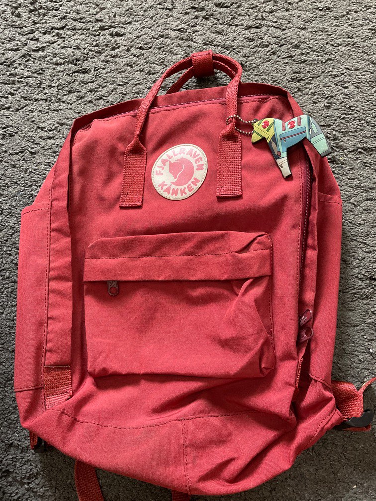 TAS fjallraven kanken maroon, Fesyen Wanita, Tas & Dompet di Carousell
