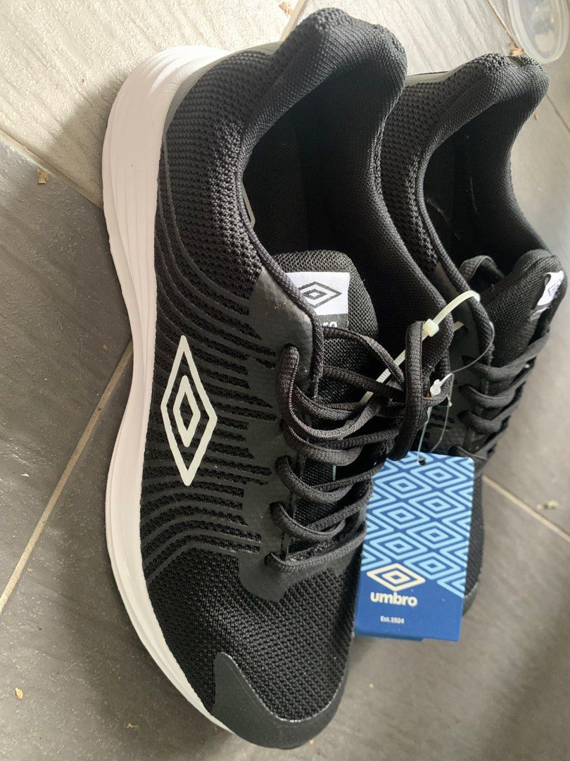 Umbro hotsell casual shoes