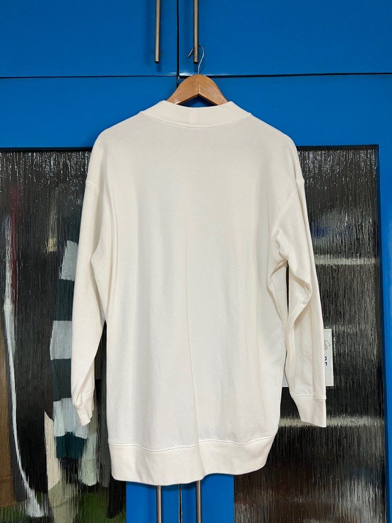 Uniqlo white sweatshirt hot sale