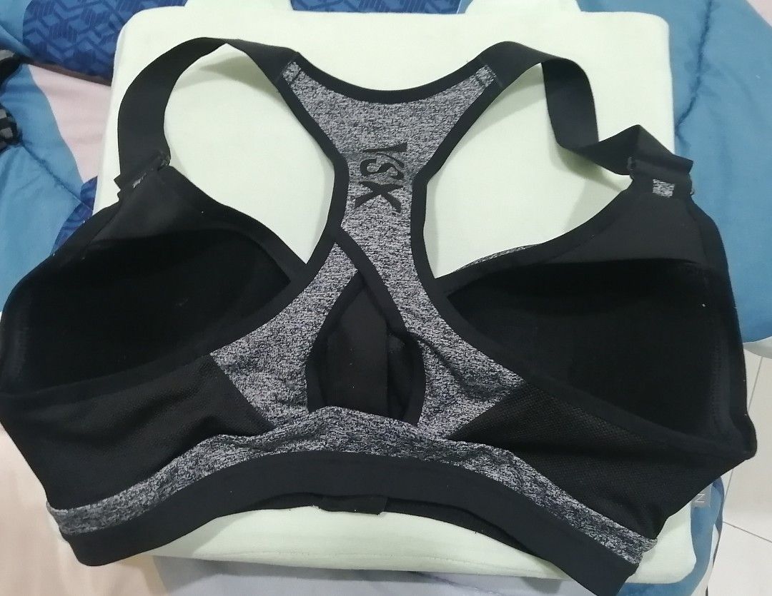 Victoria Secret sports bra size 34D, S or M or L, Women's Fashion,  Activewear on Carousell