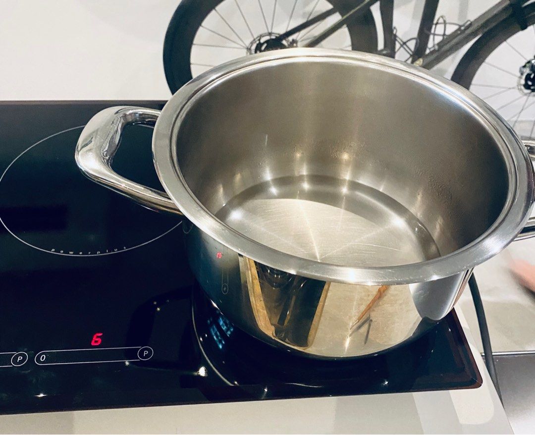 VZug induction hob cooker, not Miele gaggenau smeg , TV & Home Appliances, Kitchen Appliances