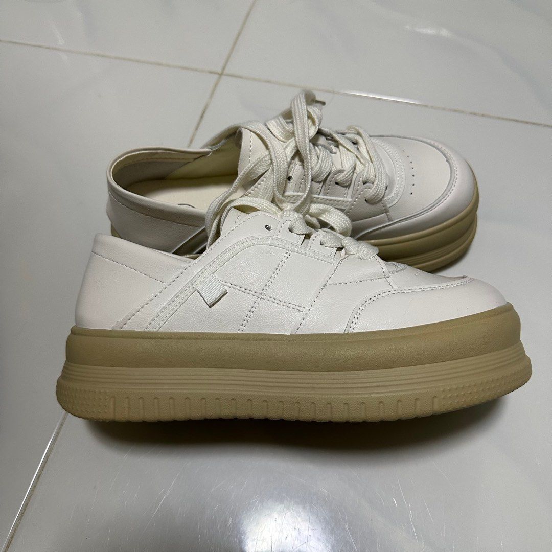 White sneakers with rubber sole shop